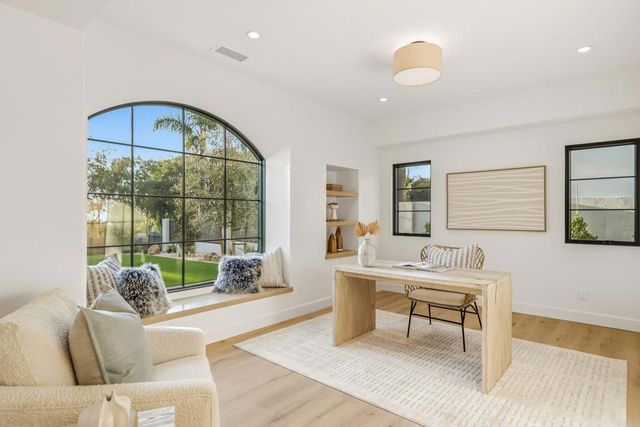 8341 La Jolla Scenic Drive N, La Jolla, CA 92037