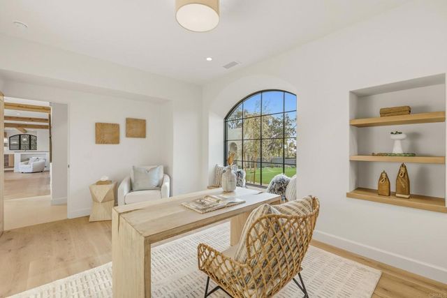 8341 La Jolla Scenic Drive N, La Jolla, CA 92037