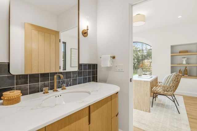 8341 La Jolla Scenic Drive N, La Jolla, CA 92037