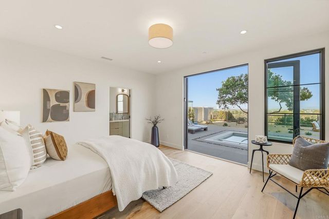 8341 La Jolla Scenic Drive N, La Jolla, CA 92037