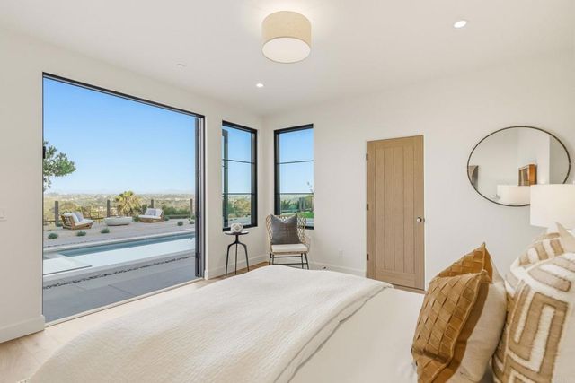 8341 La Jolla Scenic Drive N, La Jolla, CA 92037