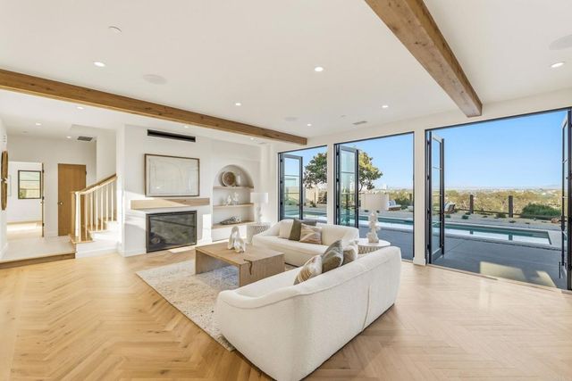 8341 La Jolla Scenic Drive N, La Jolla, CA 92037