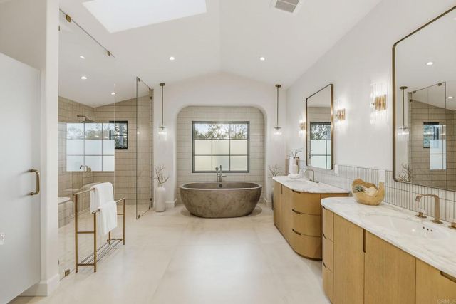 8341 La Jolla Scenic Drive N, La Jolla, CA 92037