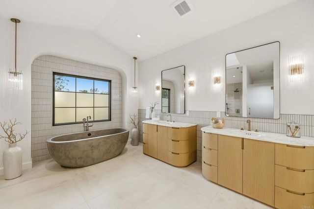 8341 La Jolla Scenic Drive N, La Jolla, CA 92037