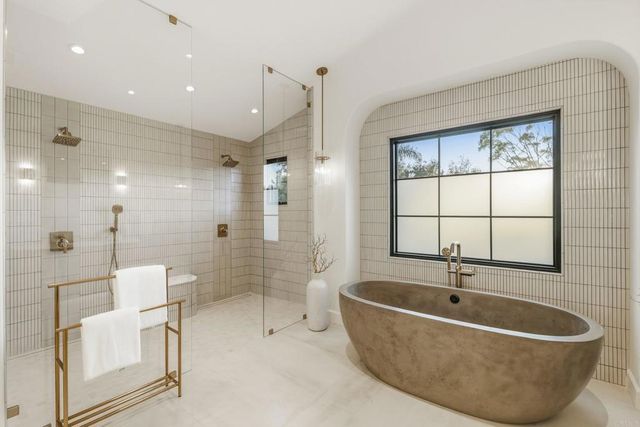 8341 La Jolla Scenic Drive N, La Jolla, CA 92037