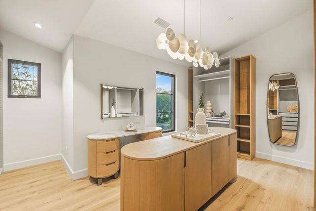 8341 La Jolla Scenic Drive N, La Jolla, CA 92037