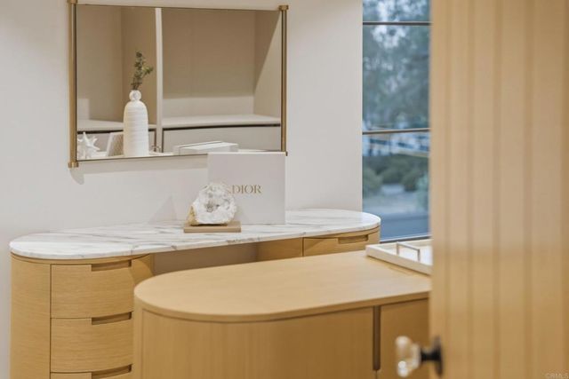 8341 La Jolla Scenic Drive N, La Jolla, CA 92037