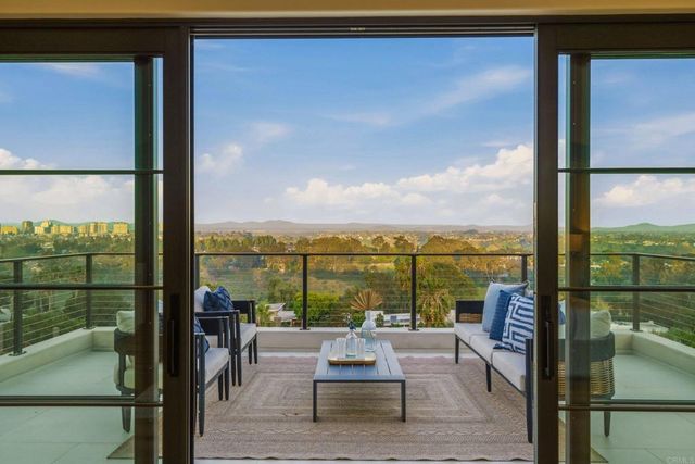 8341 La Jolla Scenic Drive N, La Jolla, CA 92037