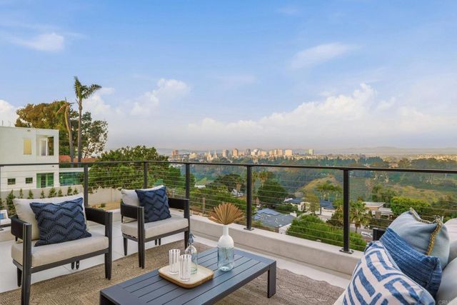 8341 La Jolla Scenic Drive N, La Jolla, CA 92037