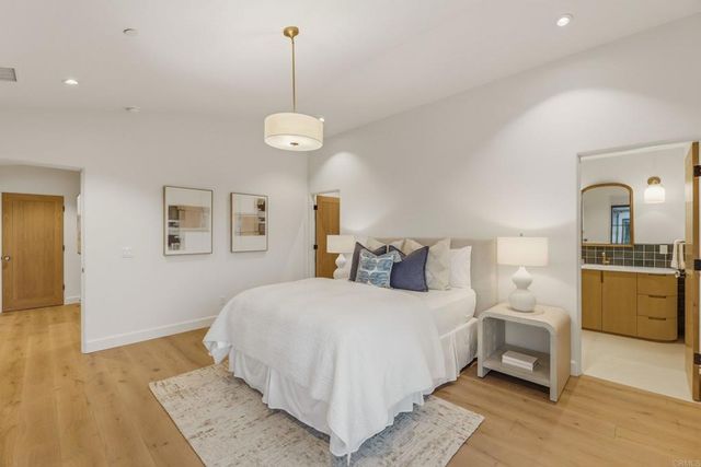 8341 La Jolla Scenic Drive N, La Jolla, CA 92037