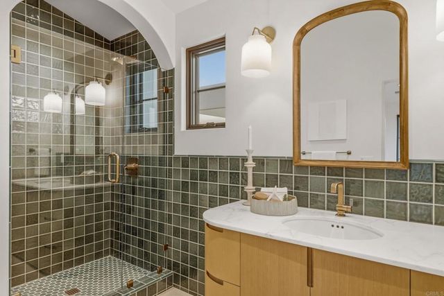 8341 La Jolla Scenic Drive N, La Jolla, CA 92037