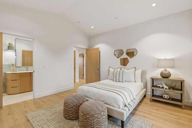 8341 La Jolla Scenic Drive N, La Jolla, CA 92037