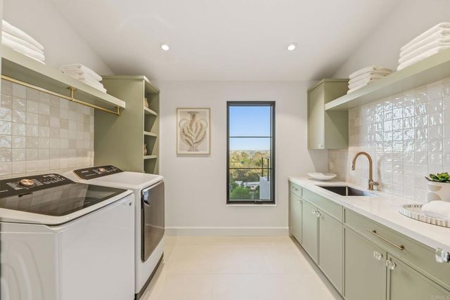 8341 La Jolla Scenic Drive N, La Jolla, CA 92037