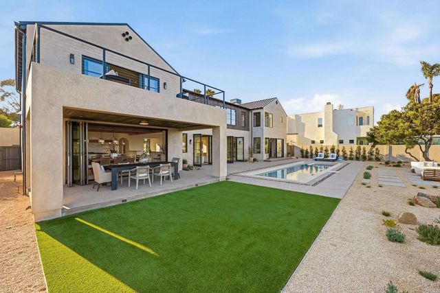 8341 La Jolla Scenic Drive N, La Jolla, CA 92037