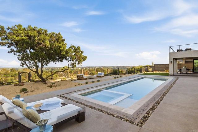 8341 La Jolla Scenic Drive N, La Jolla, CA 92037