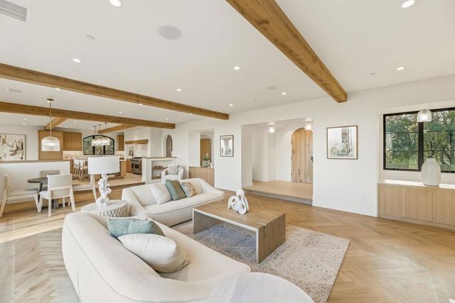 8341 La Jolla Scenic Drive N, La Jolla, CA 92037