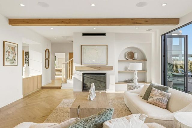 8341 La Jolla Scenic Drive N, La Jolla, CA 92037