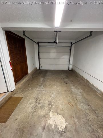 5 Downing Street, Charleston, WV 25301