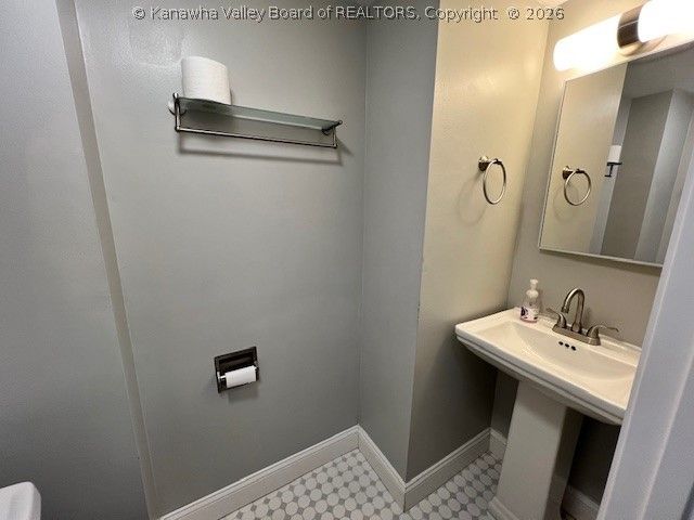 5 Downing Street, Charleston, WV 25301