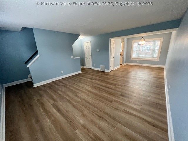 5 Downing Street, Charleston, WV 25301