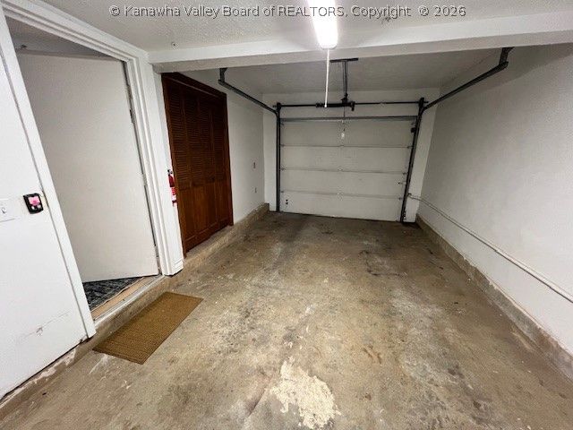 5 Downing Street, Charleston, WV 25301