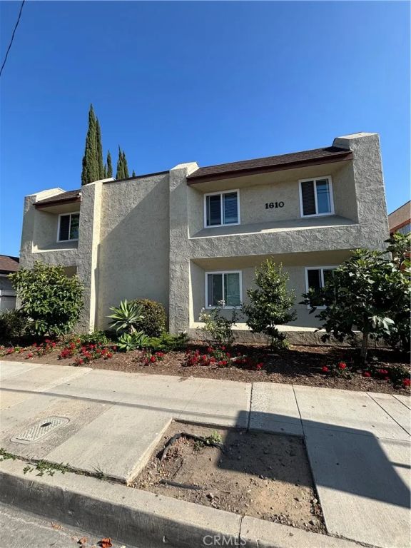 1610 W Civic Center, Santa Ana, CA 92703
