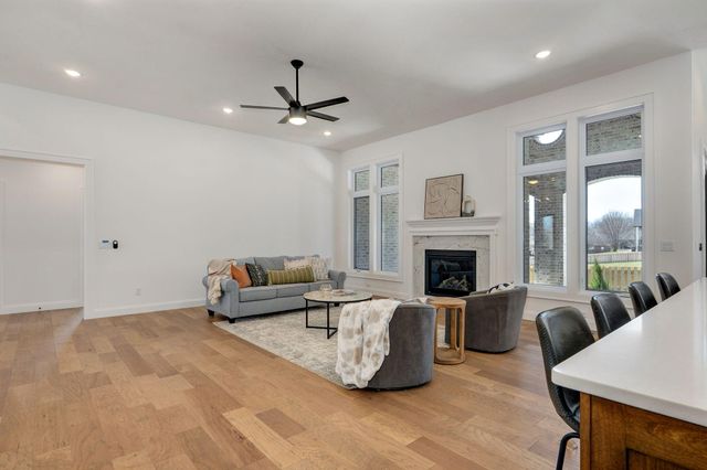 2023 N Silver Charm Avenue, Springfield, MO 65802