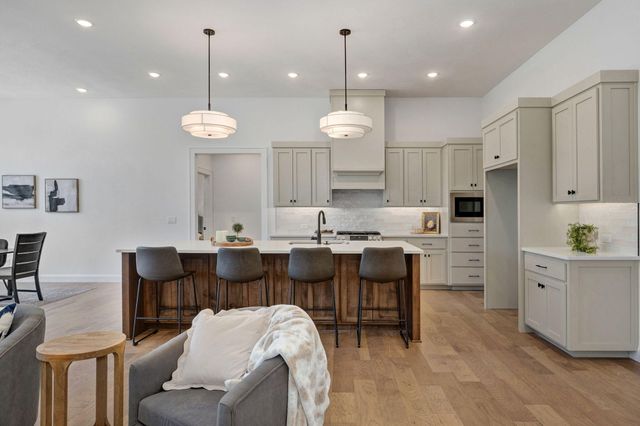 2023 N Silver Charm Avenue, Springfield, MO 65802