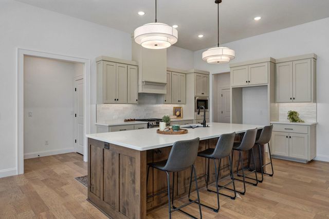 2023 N Silver Charm Avenue, Springfield, MO 65802