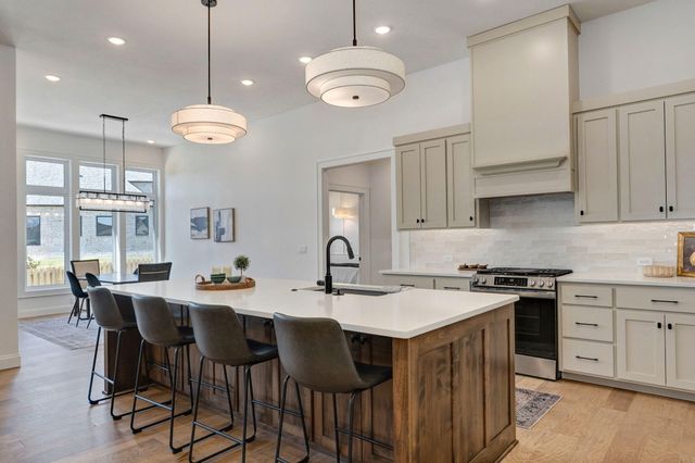 2023 N Silver Charm Avenue, Springfield, MO 65802