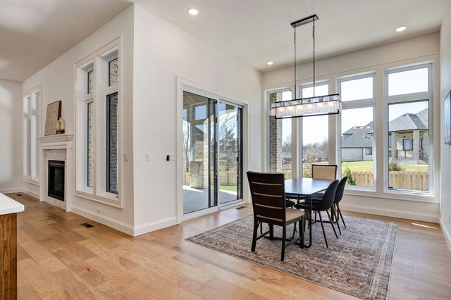 2023 N Silver Charm Avenue, Springfield, MO 65802