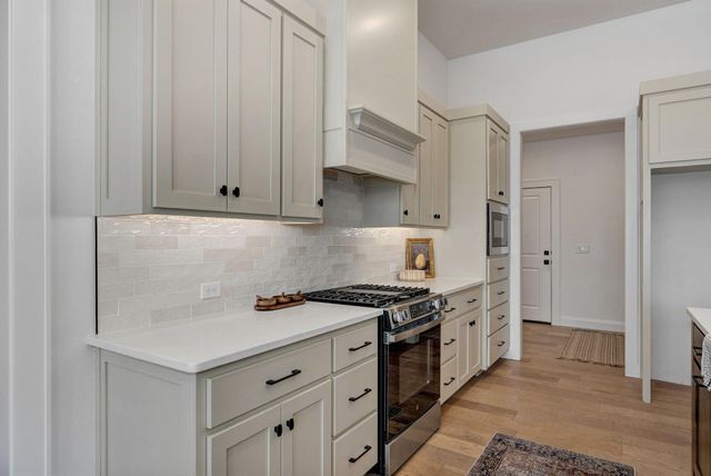 2023 N Silver Charm Avenue, Springfield, MO 65802