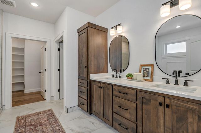 2023 N Silver Charm Avenue, Springfield, MO 65802