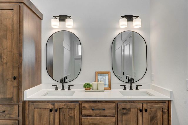 2023 N Silver Charm Avenue, Springfield, MO 65802