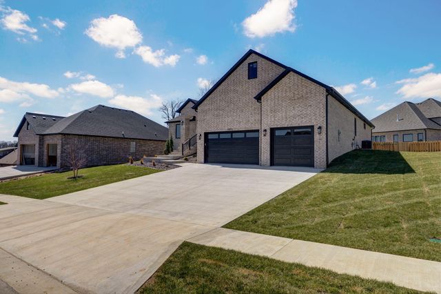 2023 N Silver Charm Avenue, Springfield, MO 65802