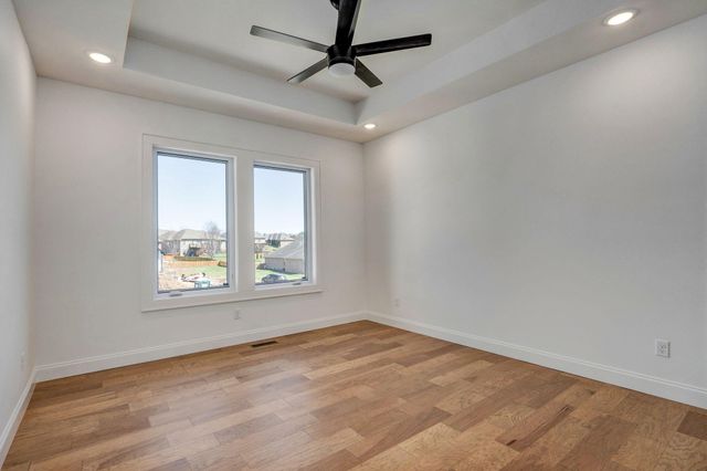 2023 N Silver Charm Avenue, Springfield, MO 65802