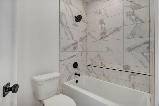 2023 N Silver Charm Avenue, Springfield, MO 65802