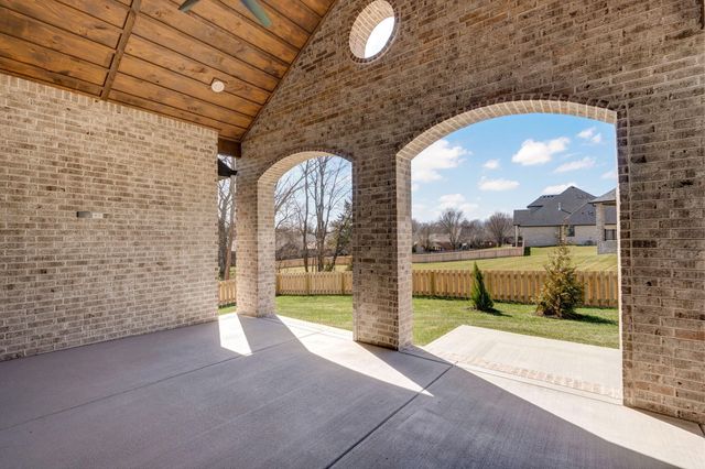 2023 N Silver Charm Avenue, Springfield, MO 65802