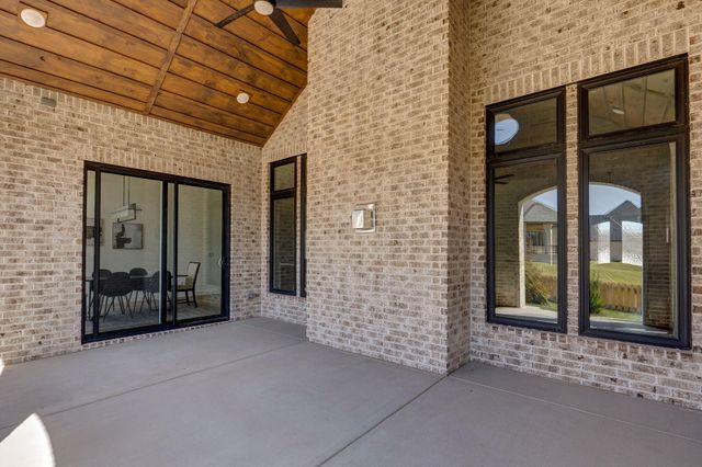 2023 N Silver Charm Avenue, Springfield, MO 65802