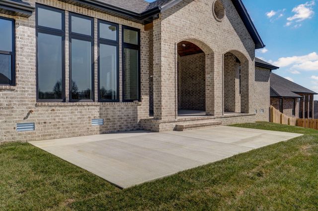 2023 N Silver Charm Avenue, Springfield, MO 65802