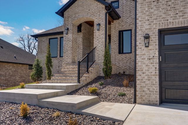 2023 N Silver Charm Avenue, Springfield, MO 65802