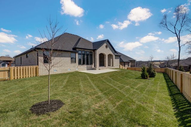 2023 N Silver Charm Avenue, Springfield, MO 65802