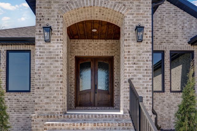 2023 N Silver Charm Avenue, Springfield, MO 65802