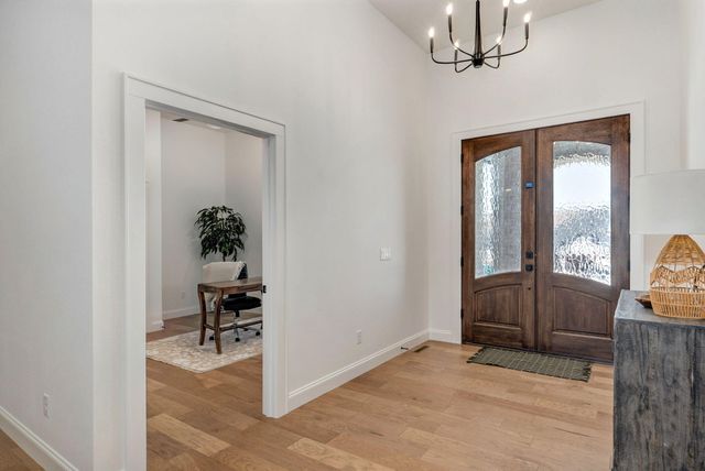 2023 N Silver Charm Avenue, Springfield, MO 65802