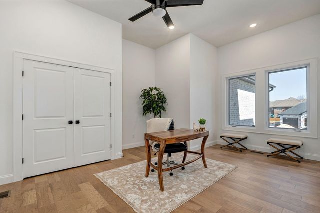 2023 N Silver Charm Avenue, Springfield, MO 65802