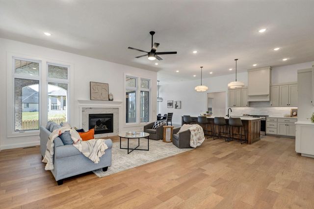 2023 N Silver Charm Avenue, Springfield, MO 65802