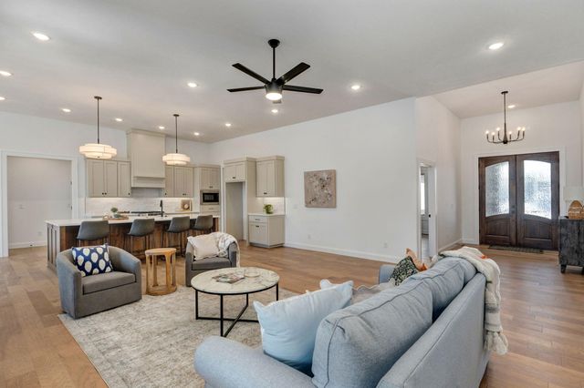 2023 N Silver Charm Avenue, Springfield, MO 65802