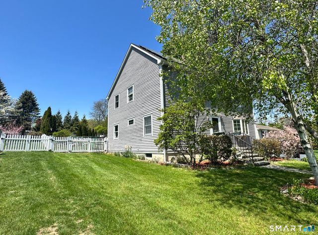 7 Merrill Road, Trumbull, CT 06611