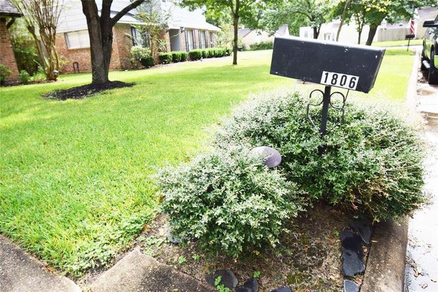1806 Cedarwood Court, Sugar Land, TX 77498