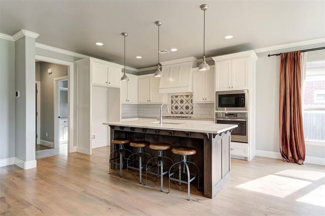 904 NE 21st Street, Moore, OK 73160